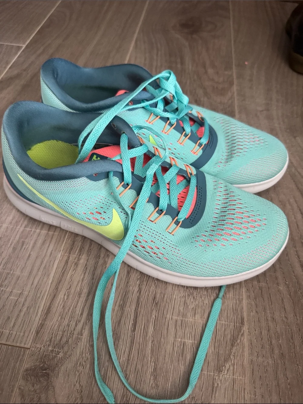 Nike Women's Teal Athletic Running Shoes with Lime Accents